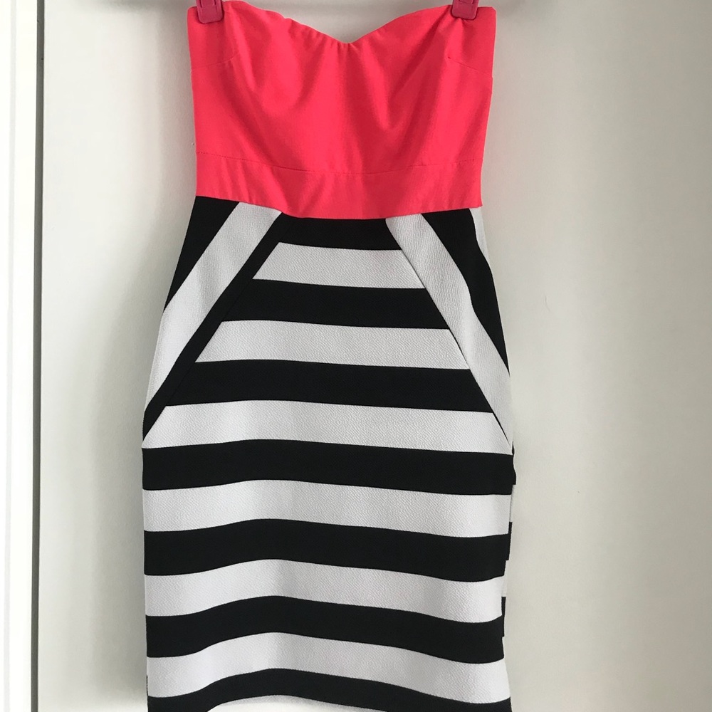 Beautiful party dress!
